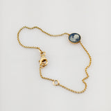 Vergoldetes Armband mit blauer Kamee