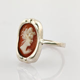 Silberring mit Muschelkamee im klassischen Stil