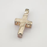 Kleiner Metallkreuz-Anhänger mit matter Oberfläche, vintage Stil.