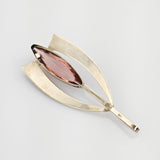 Silberanhänger mit lila Stein im Modernismus