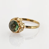 Goldring mit grünem Spinell um 1970