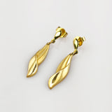 Gold Ohrstecker Blatt hängend modern