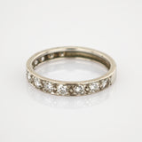 Weißgoldring mit Diamanten im Stil klassischer Memoire-Ringe