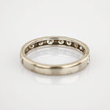 Weißgoldring mit Diamanten im Stil klassischer Memoire-Ringe