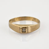 Goldring mit Diamant im klaren Stil der 1960er Jahre