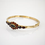 Goldarmreif mit Granatblüte im Stil des späten 19. Jahrhunderts