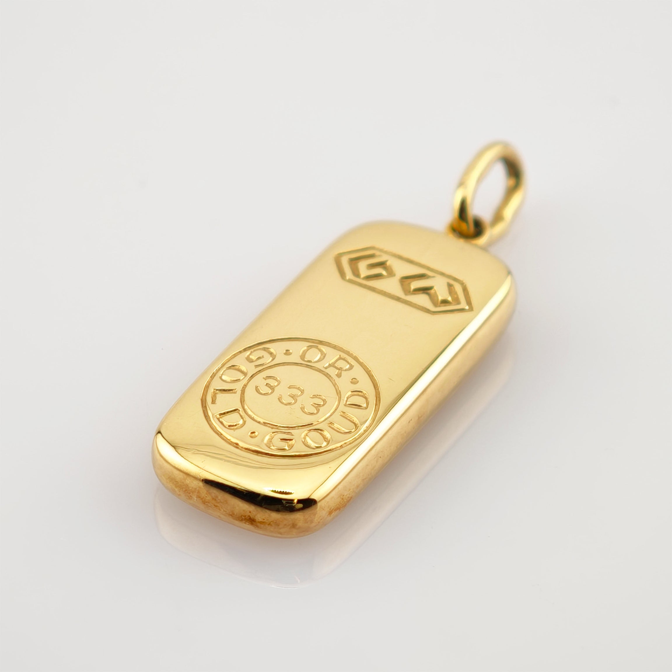 Rechteckiger Goldanhänger mit polierter Oberfläche und sechseckigem Logo, gestempelt mit 333 Gold.