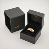 Schwarze Schmuckschachteln mit goldgestreiftem Ring und Diamantdetails, Logo W und your vintage.store in Gold.