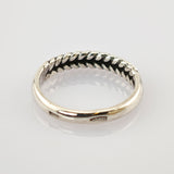 Silberring mit glatter Außenseite und gedrehtem Seildesign innen, gestempelt mit 925 für Silberreinheit