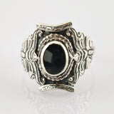 Silberring mit ovalem schwarzem Stein und feinen Gravuren, Vintage-Schmuck