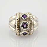 Silberring mit drei violetten Edelsteinen und silbernen Zopfmotiven