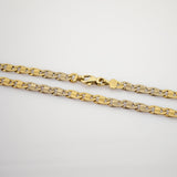 Zweifarbige Metallkette mit gold- und silberfarbenen flachen Gliedern und mittigem Karabinerverschluss.